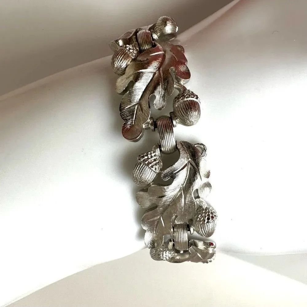 crown trifari acorn and leaf parure silver tone vintage bracelet